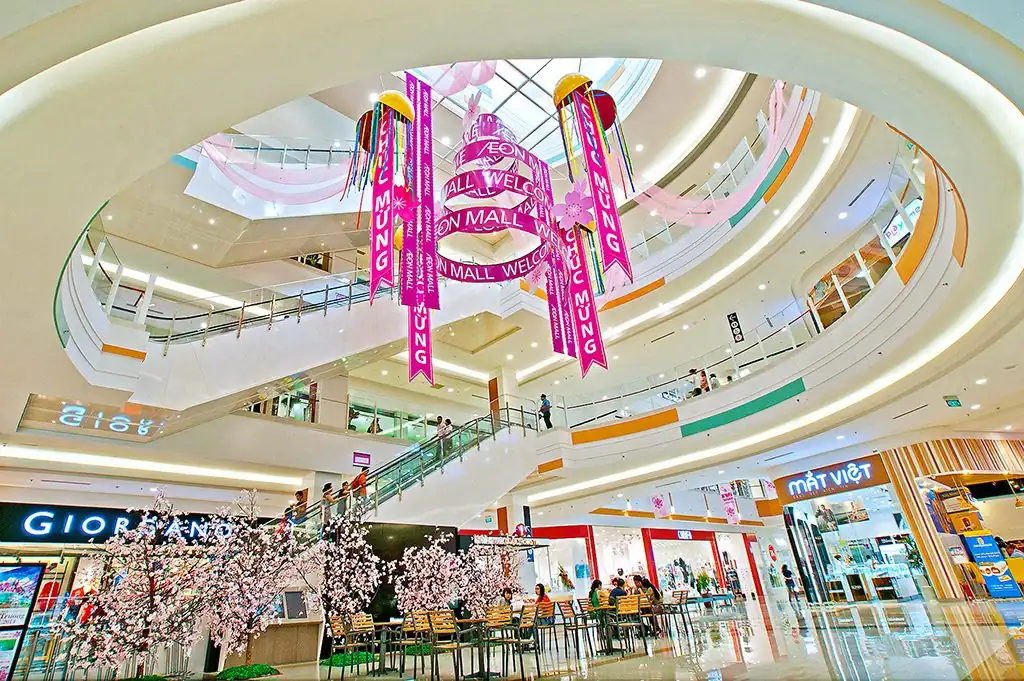 Bên trong AEON Mall Bình Dương Canary, giếng trời và các tầng cửa hàng