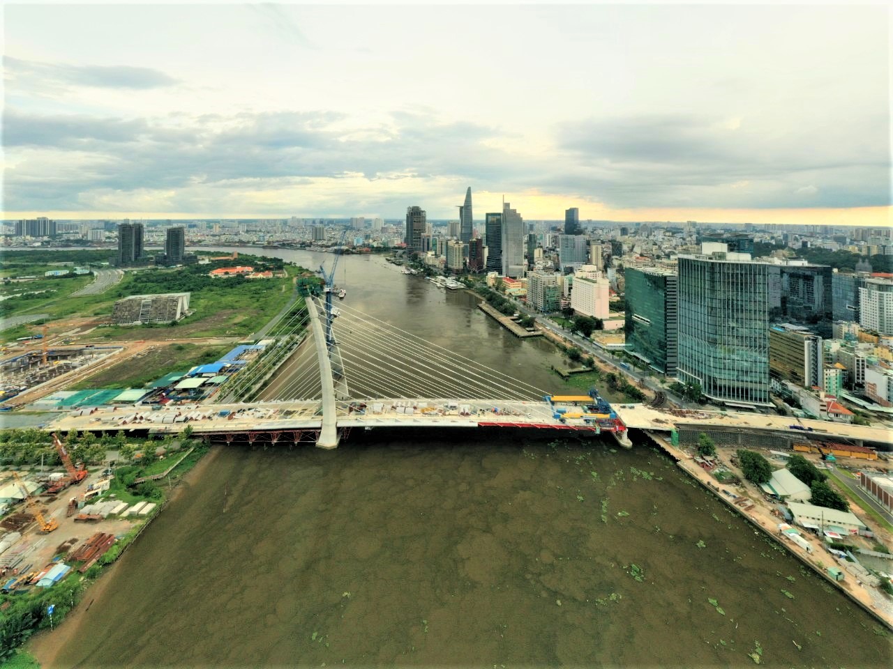 Cầu Thủ Thiêm 2 liền kề dự án cũng đã hợp long vào tháng 9/2021