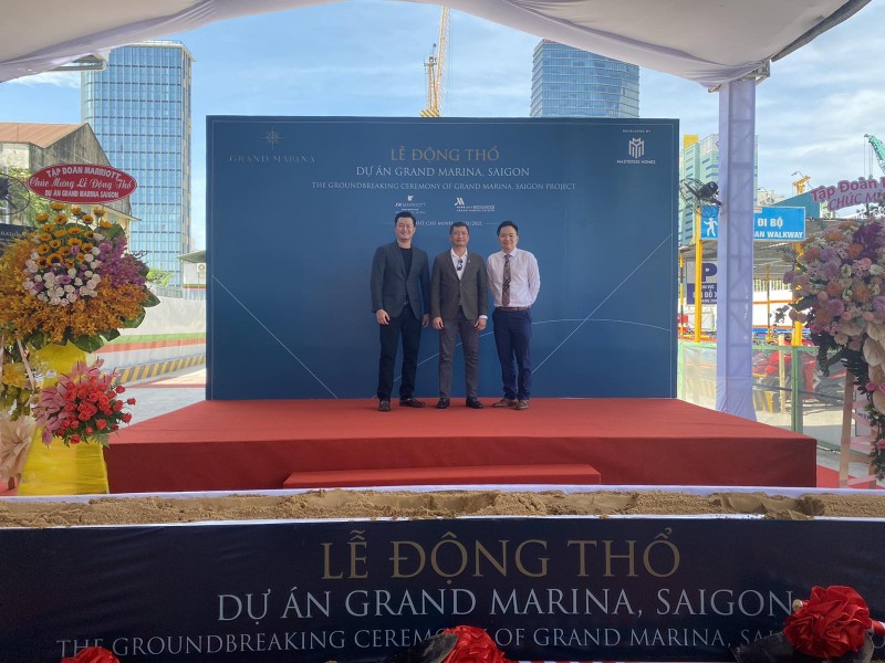 Đại diện sàn phân phối Smartland và nhà phát triển Masterise Homes tại lễ khởi công Grand Marina Saigon