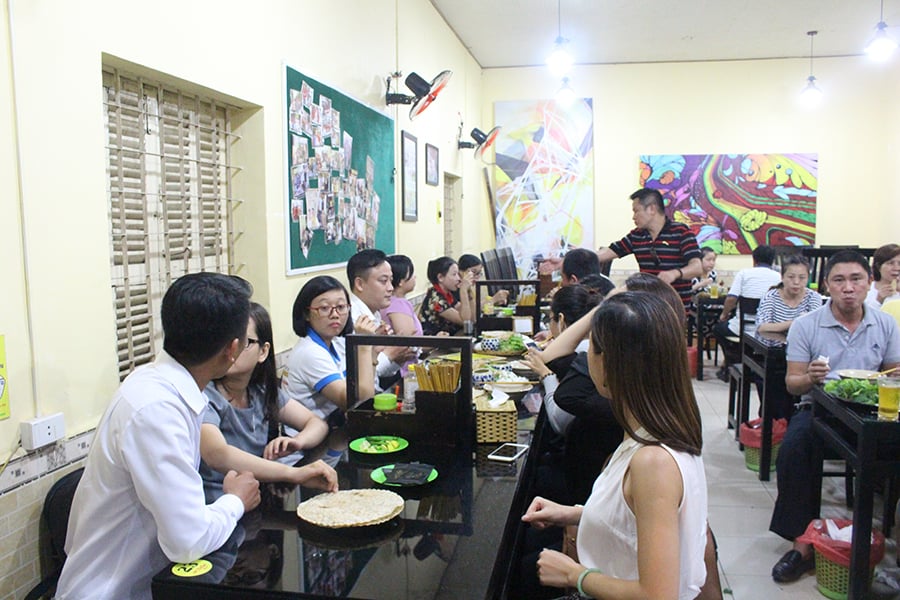 Toàn bộ nhân viên cùng đi ăn món đặc sản Phú Quốc