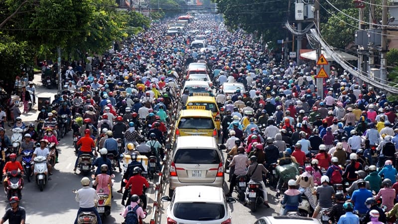 Tình trạng kẹt xe hàng giờ tại khu Nam Sài Gòn về trung tâm thành phố.