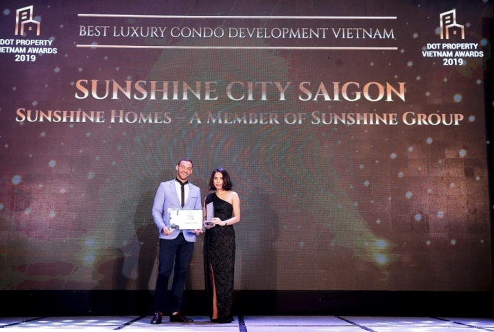 Sunshine City Sài Gòn đã được trao giải “Dự án căn hộ hạng sang tốt nhất 2019” tại giải thưởng danh giá Dot Property Vietnam Awards 2019. 