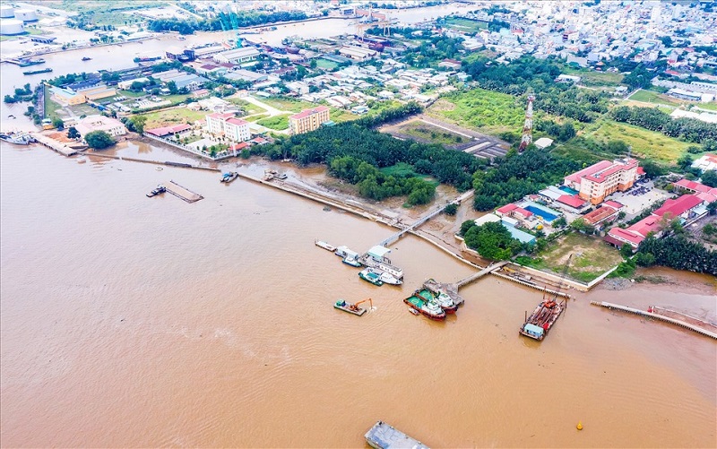 Ngoài 6 cống chính, dự án ngăn triều TP.HCM còn thi công 7,8 km đê kè ven sông Sài Gòn từ Vàm Thuật đến Sông Kinh với các cống nhỏ khẩu độ dưới 10m.