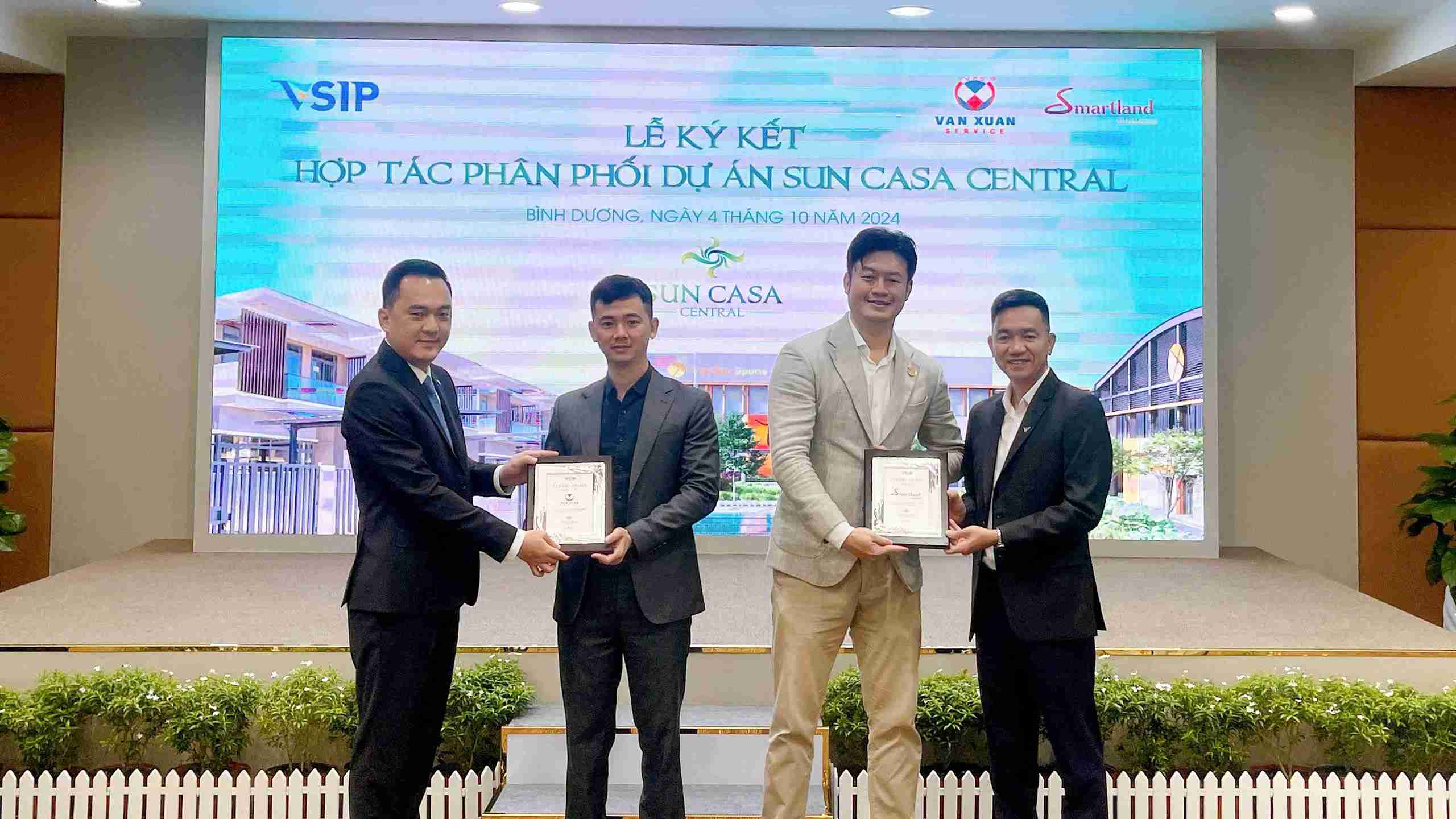 Smartland ký kết VSIP phân phối chính thức Sun Casa Central Bình Dương