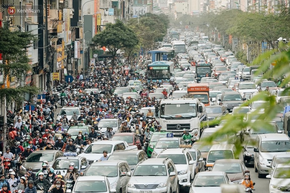 Hạn chế được tiếng ồn giờ cao điểm so với các căn hộ tầng trệt hoặc tầng 1