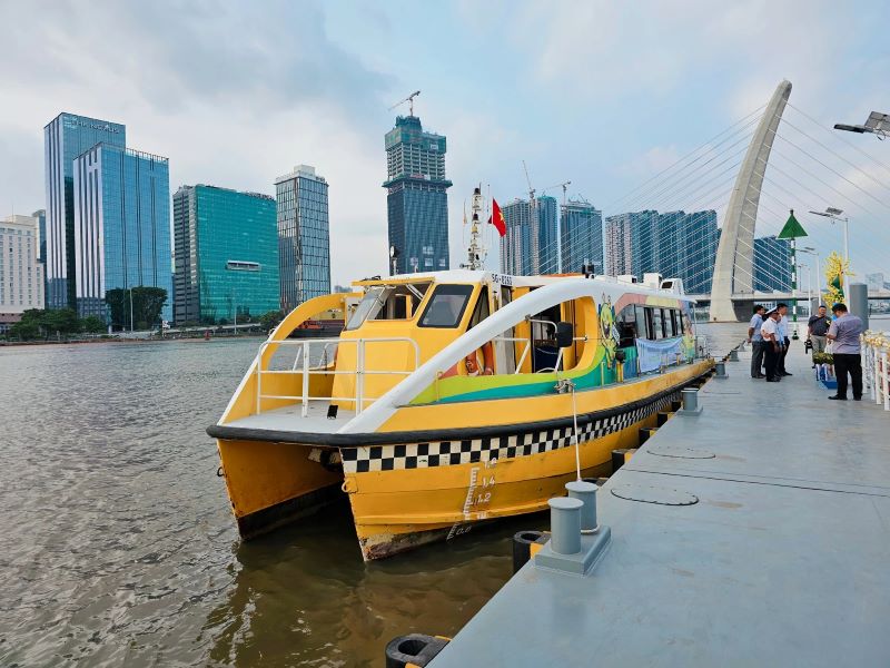 Dịch vụ Waterbus chính thức vận hành khai trương tuyến buýt đường sông kết nối Bạch Đằng và Thủ Thiêm. 