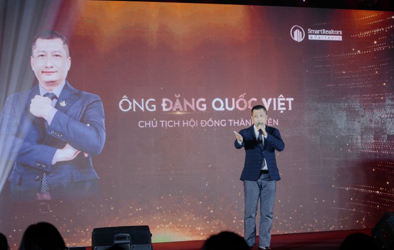 ong-dang-quoc-viet-tai-su-kien-year-end-party-smartland-smartrealtors-2024