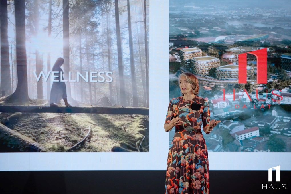 Bà Karen Campbell trong buổi chia sẻ về Haus Wellness Center