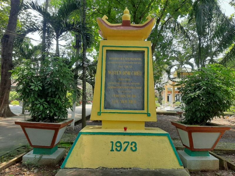 van-bia-cu-nguyen-dinh-chieu