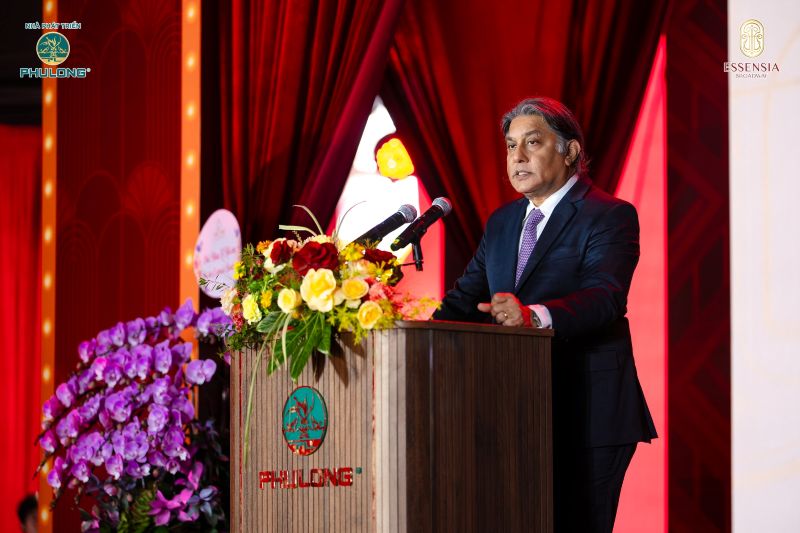 Ông Ashvinkumar Kantilal - Giám đốc Điều hành Tập đoàn - Khối Kiến trúc Ong&Ong chia sẻ về phong cách thiết kế của đại lộ Art-Urban. Ảnh: Phú Long