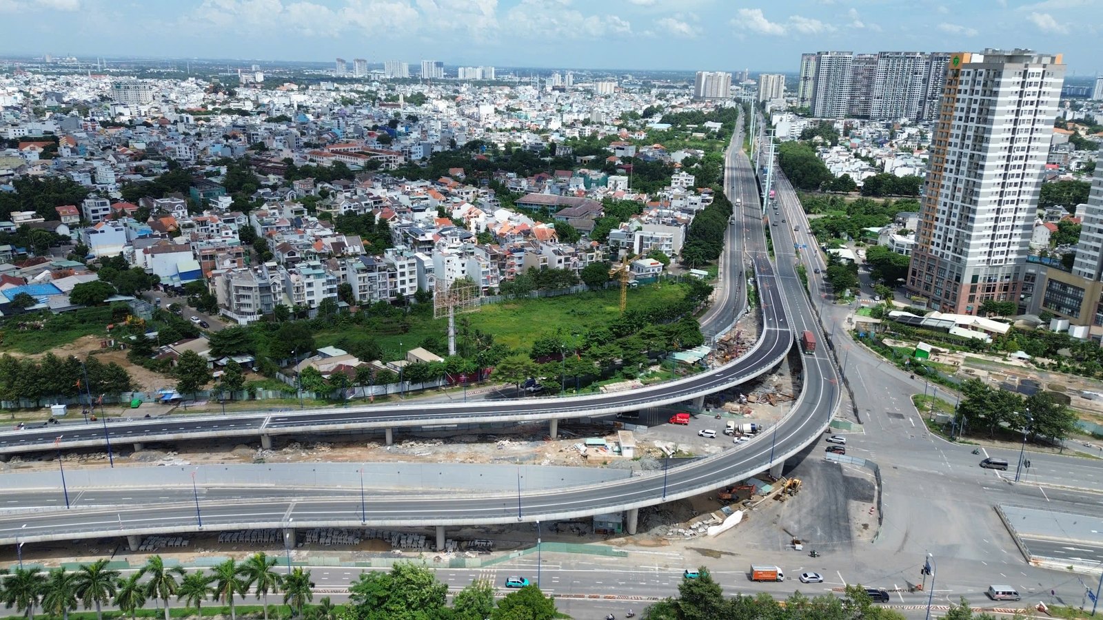 nhánh cầu vượt n4 nút giao an phú thông xe ngày 21/08/2026 nhìn từ trên cao