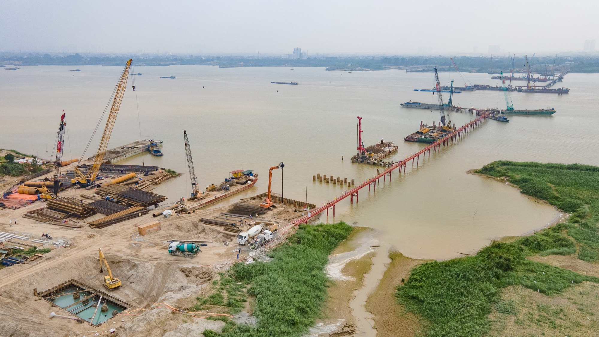 công trường cầu thượng cát trên sông hồng tháng 04/2026