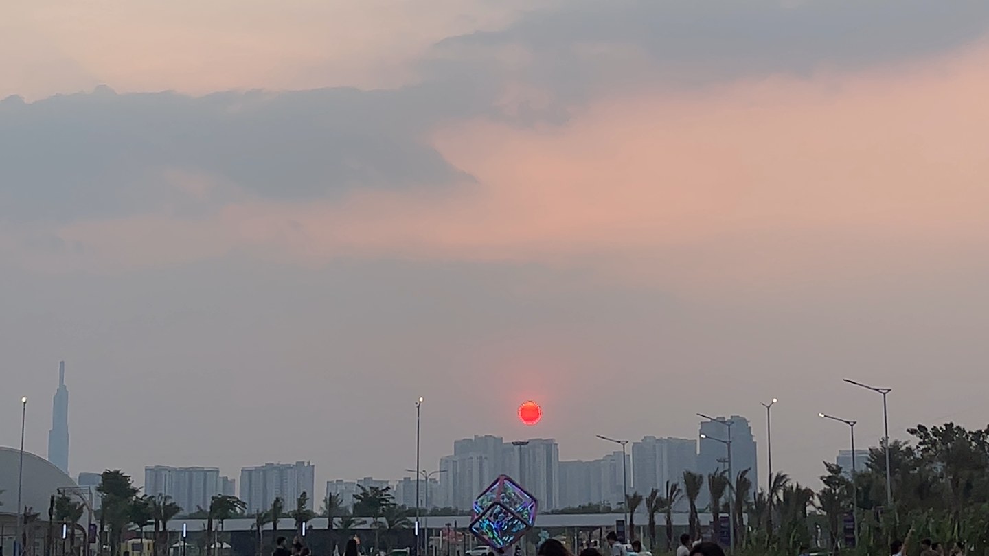 ưu nhược điểm The Global City nhìn từ bãi thả diều City Park, 04/2024